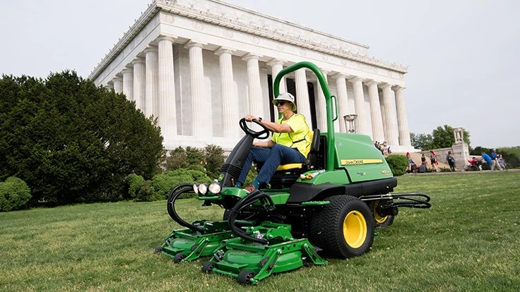 Kevin Dietsch / John Deere