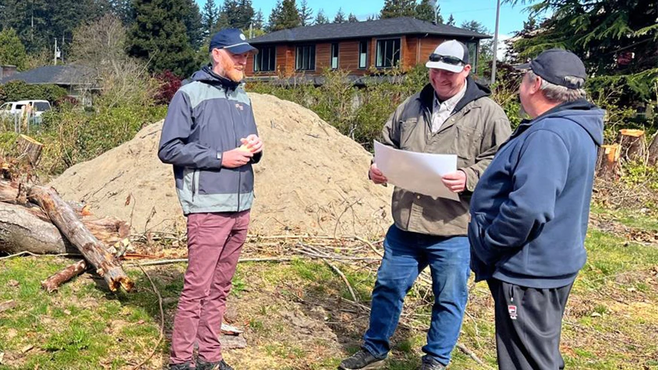 Alex Hall (left) with Charlie Goodwin and Shaun Eckhart of Goodwin Golf.